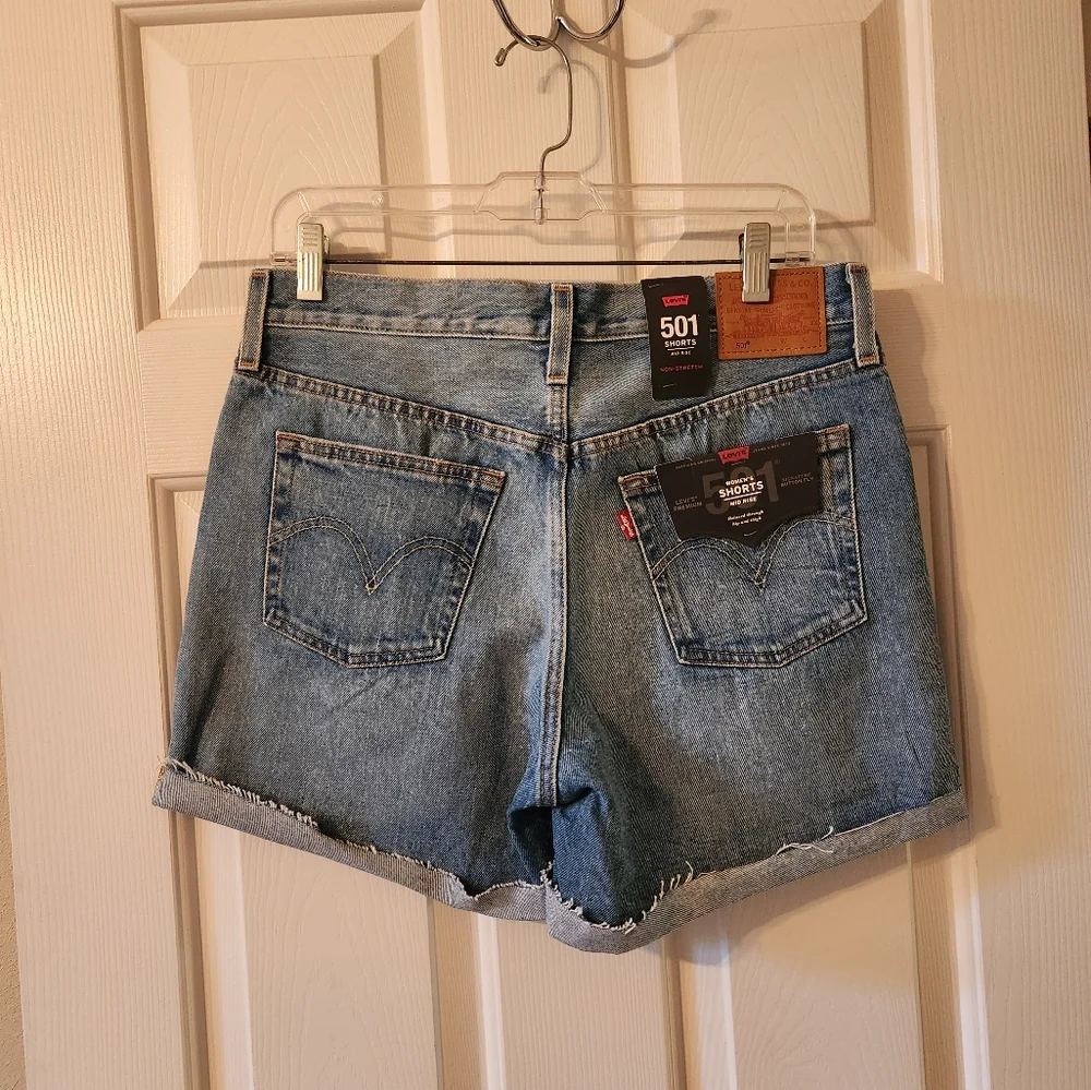 LEVIS 501 Mid Rise Button Front Size 29 NWT - Picture 2 of 4